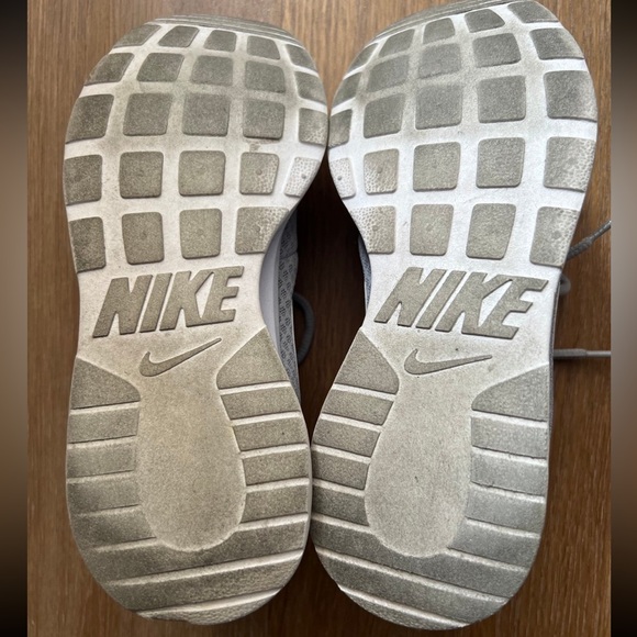 Nike Tanjun Shoes Women’s Size 6 - Picture 11 of 11